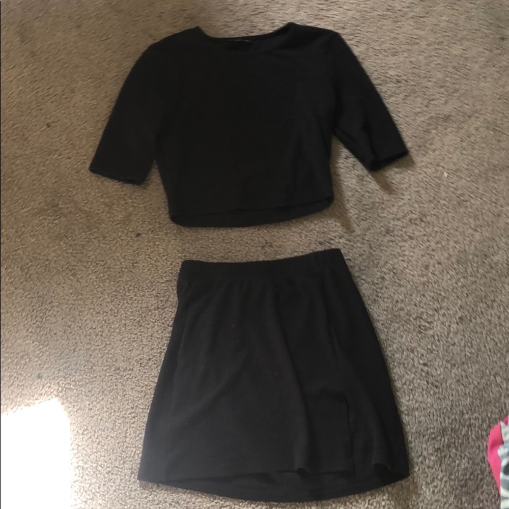 2 piece , mid sleeve black top and a skirt w slit